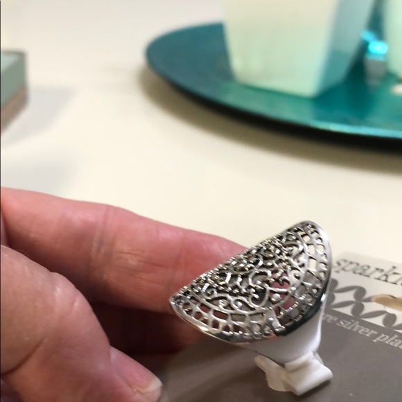 Size 7 silver ring - Picture 4 of 4